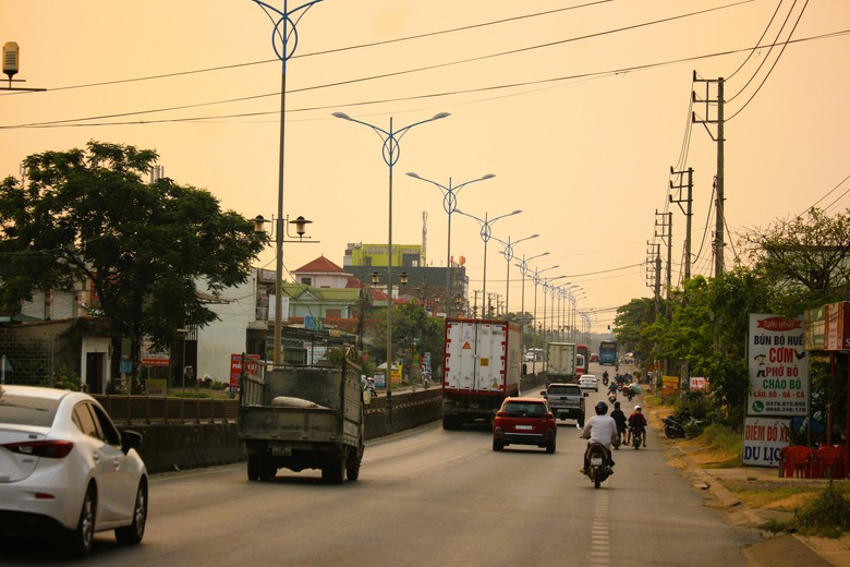 QL1 th&ocirc;ng tho&aacute;ng trong ng&agrave;y đầu điều tiết xe tải nặng kh&ocirc;ng v&agrave;o cao tốc Cam Lộ - La Sơn- Ảnh 3.