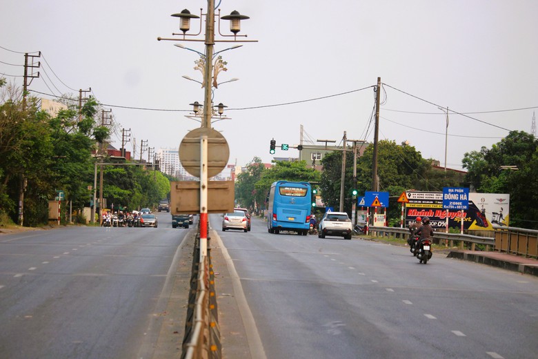 QL1 th&ocirc;ng tho&aacute;ng trong ng&agrave;y đầu điều tiết xe tải nặng kh&ocirc;ng v&agrave;o cao tốc Cam Lộ - La Sơn- Ảnh 5.