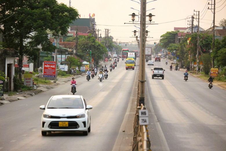 QL1 th&ocirc;ng tho&aacute;ng trong ng&agrave;y đầu điều tiết xe tải nặng kh&ocirc;ng v&agrave;o cao tốc Cam Lộ - La Sơn- Ảnh 6.