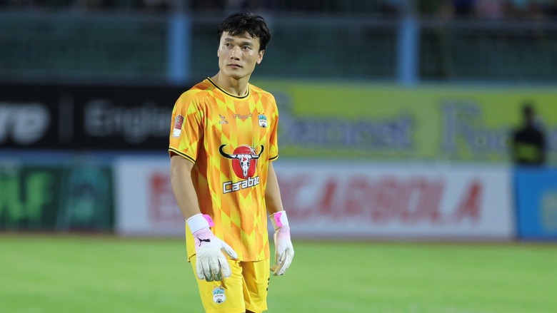 Đang hồi sinh ở HAGL, người h&ugrave;ng Thường Ch&acirc;u nhận "qu&agrave;" đặc biệt từ AFC- Ảnh 2.
