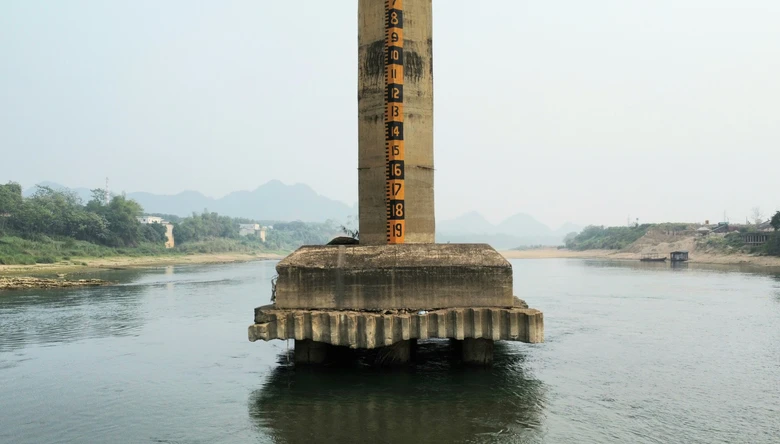 Cầu An H&ograve;a ở Tuy&ecirc;n Quang bị x&oacute;i lở, lộ trơ m&oacute;ng- Ảnh 10.