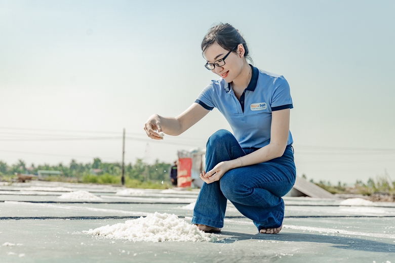 Nữ doanh nh&acirc;n t&igrave;m vị ngọt trong muối- Ảnh 1.