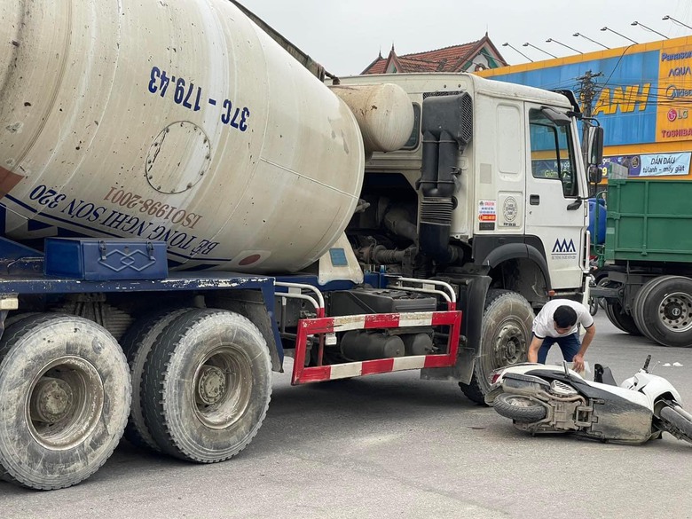 Va chạm với xe bồn, thai phụ tử vong thương tâm- Ảnh 1. Va chạm với xe bồn, thai phụ tử vong thương tâm- Ảnh 1.