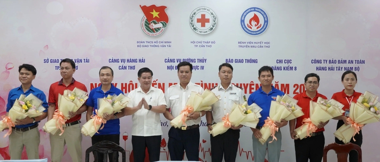 6 đơn vị ng&agrave;nh giao th&ocirc;ng ở miền T&acirc;y tổ chức ng&agrave;y hội hiến m&aacute;u- Ảnh 1.