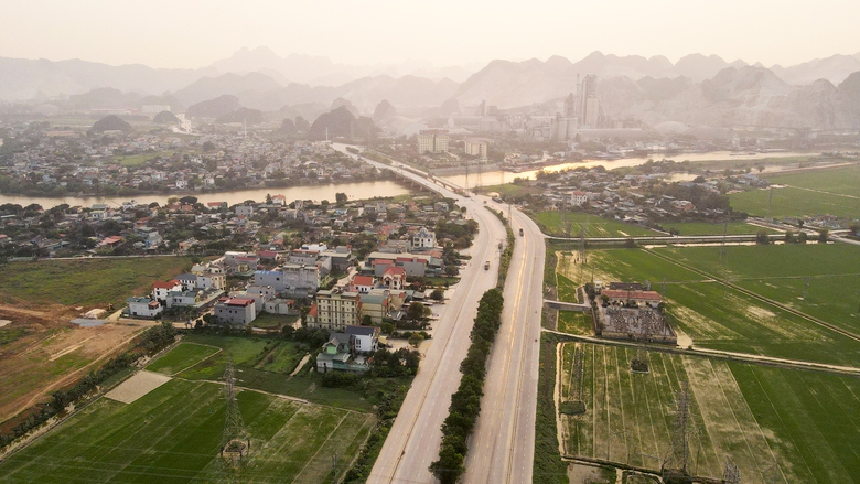 Ngắm trục h&agrave;nh lang Đ&ocirc;ng T&acirc;y 3.600 tỷ đồng của H&agrave; Nam từ tr&ecirc;n cao- Ảnh 11.