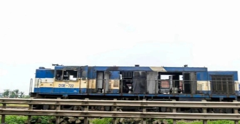 T&agrave;u h&agrave;ng đang chạy bốc ch&aacute;y dữ dội tr&ecirc;n đường ray ở Nam Định- Ảnh 3.