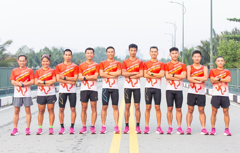 Marathon v&igrave; ATGT: 70 giờ chạy tiếp sức từ Quảng B&igrave;nh ra Điện Bi&ecirc;n- Ảnh 1.