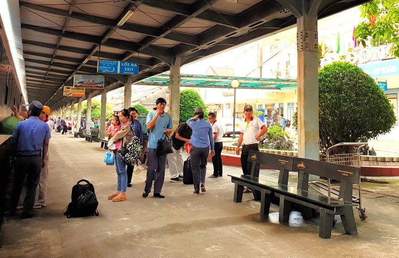 Đường sắt lập thêm hàng chục chuyến tàu phía Bắc dịp nghỉ lễ 30/4, 1/5- Ảnh 1. Đường sắt lập thêm hàng chục chuyến tàu phía Bắc dịp nghỉ lễ 30/4, 1/5- Ảnh 1.