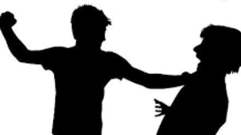 Đến ch&ugrave;a dự lễ rồi đ&aacute;nh nhau g&acirc;y &aacute;n mạng- Ảnh 1.