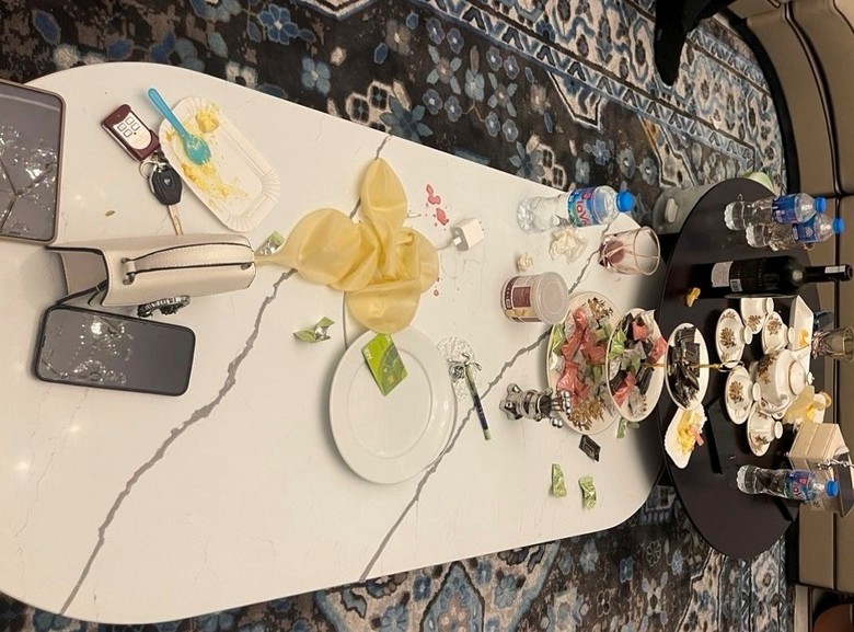 Tước danh hiệu hai nữ c&ocirc;ng an tham gia tiệc ma t&uacute;y trong khu đ&ocirc; thị cao cấp- Ảnh 1.