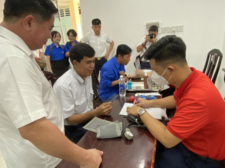 Giọt máu hồng ngành Giao thông vận tải- Ảnh 2. Giọt máu hồng ngành Giao thông vận tải- Ảnh 2.