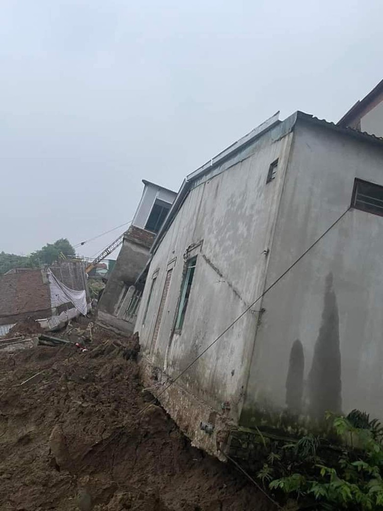 6 căn nhà sạt trượt xuống sông Cầu ở Bắc Ninh được đền bù ra sao?- Ảnh 6. 6 căn nhà sạt trượt xuống sông Cầu ở Bắc Ninh được đền bù ra sao?- Ảnh 6.