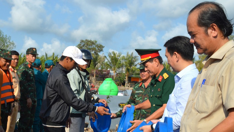 T&igrave;nh người trong hạn mặn ở C&agrave; Mau- Ảnh 9.