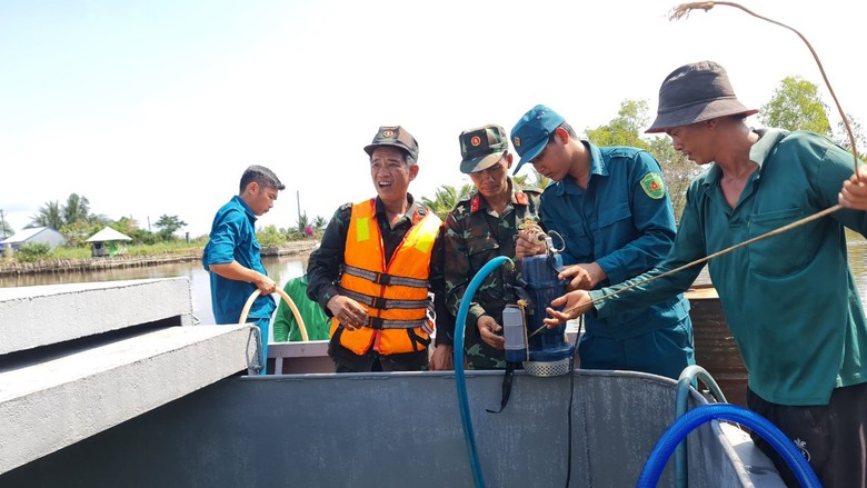 T&igrave;nh người trong hạn mặn ở C&agrave; Mau- Ảnh 8.