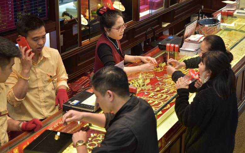 V&agrave;ng miếng SJC vẫn tr&ecirc;n 81 triệu đồng/lượng- Ảnh 1.