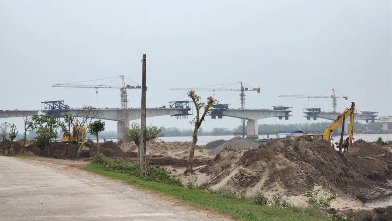 Nam Định: Loạt bến b&atilde;i tr&aacute;i ph&eacute;p bủa v&acirc;y, xe nghi qu&aacute; tải tung ho&agrave;nh đ&ecirc; Hữu Hồng- Ảnh 13.