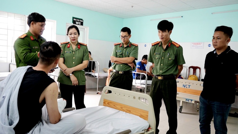 Bắt đối tượng vận chuyển ma tuý, thượng uý công an bị chém - Ảnh 1. Bắt đối tượng vận chuyển ma tuý, thượng uý công an bị chém - Ảnh 1.