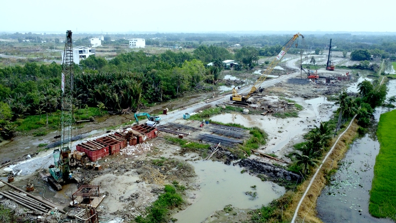 Cao tốc, đường v&agrave;nh đai ng&oacute;ng mặt bằng, t&aacute;i định cư
- Ảnh 2.
