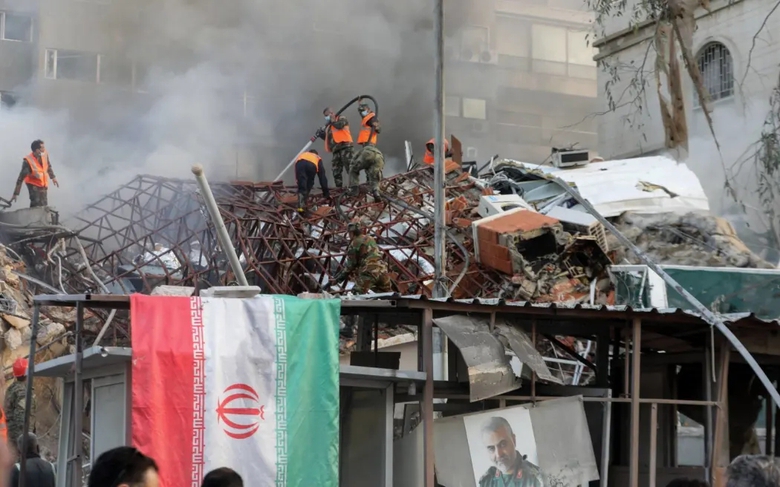 Iran c&aacute;o buộc Mỹ "bật đ&egrave;n xanh" cho Israel tấn c&ocirc;ng Đại sứ qu&aacute;n- Ảnh 1.