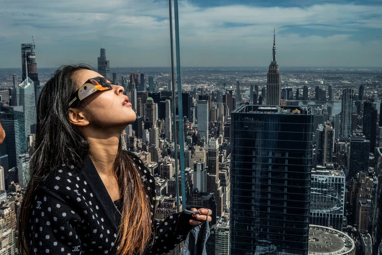 Người d&acirc;n Bắc Mỹ lập kỷ lục Guiness khi đ&oacute;n nhật thực sau 7 năm- Ảnh 4.