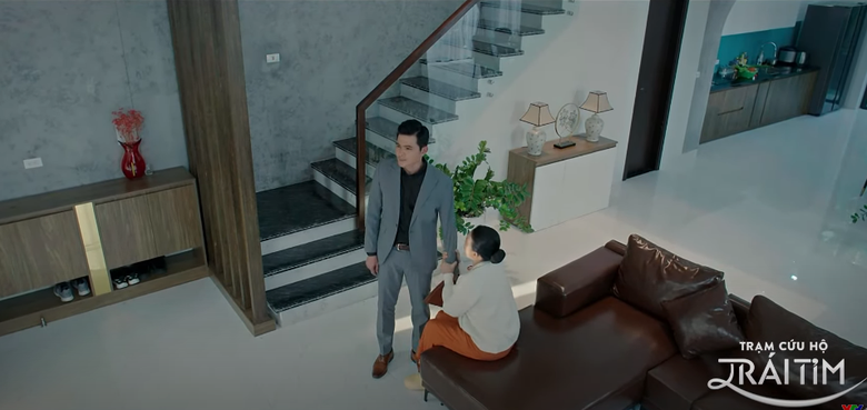 Bà Xinh cầu xin con trai buông tha Ngân Hà. Bà Xinh cầu xin con trai buông tha Ngân Hà.