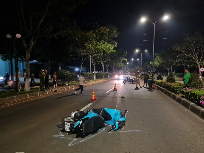 Né đo nồng độ cồn, nam thanh niên tông CSGT Đắk Nông bị thương- Ảnh 1. Né đo nồng độ cồn, nam thanh niên tông CSGT Đắk Nông bị thương- Ảnh 1.