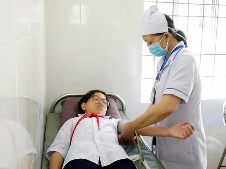 H&agrave;ng chục học sinh ở Kh&aacute;nh H&ograve;a nhập viện sau khi ăn s&aacute;ng từ h&agrave;ng rong- Ảnh 1.