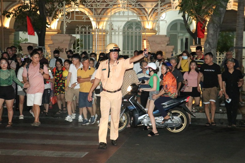 CSGT TP.HCM xử phạt gần 2 ngh&igrave;n "ma men" l&aacute;i xe dịp nghỉ lễ- Ảnh 1.