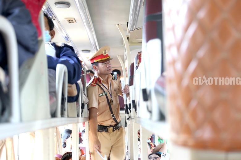 Kiểm so&aacute;t chặt vi phạm của xe kh&aacute;ch tr&ecirc;n đường Hồ Ch&iacute; Minh- Ảnh 5.