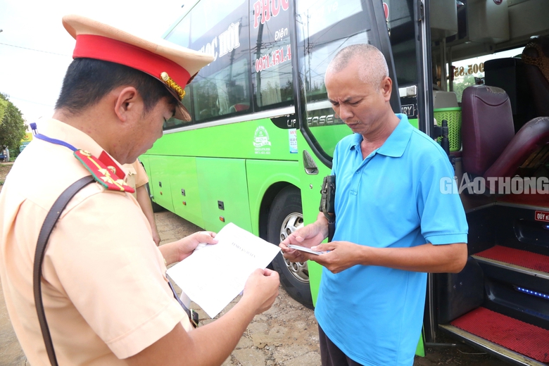 Kiểm so&aacute;t chặt vi phạm của xe kh&aacute;ch tr&ecirc;n đường Hồ Ch&iacute; Minh- Ảnh 7.