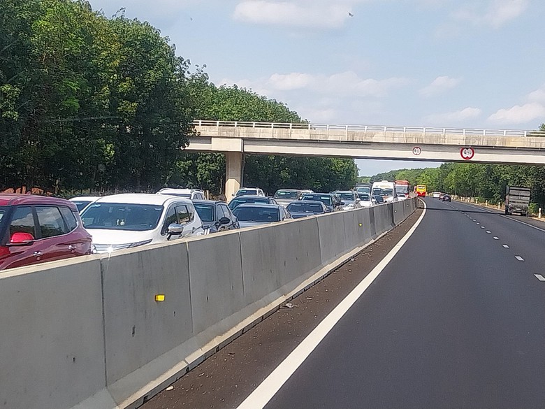 Ng&agrave;y cuối kỳ nghỉ lễ: C&aacute;c đoạn cao tốc hướng về TP.HCM qu&aacute; tải- Ảnh 3.