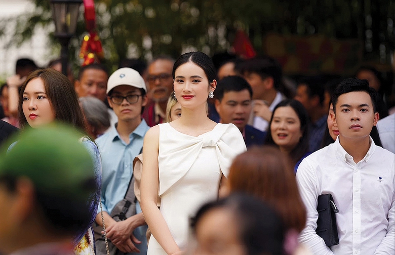 Hoa hậu Huỳnh Trần &Yacute; Nhi: Tự tin chinh phục đấu trường nhan sắc đỉnh cao- Ảnh 1.