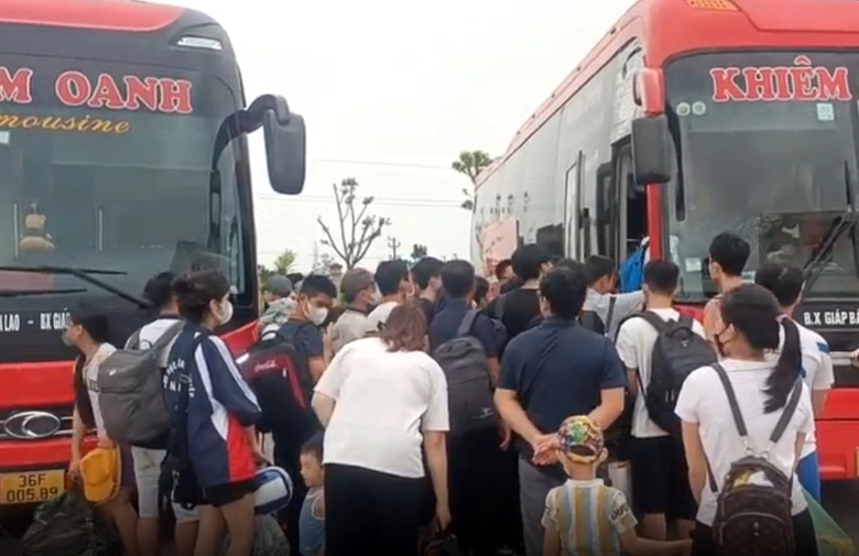 T&agrave;i xế xe kh&aacute;ch uống rượu bia, chở qu&aacute; 31 người rồi chạy tr&ecirc;n cao tốc- Ảnh 1.