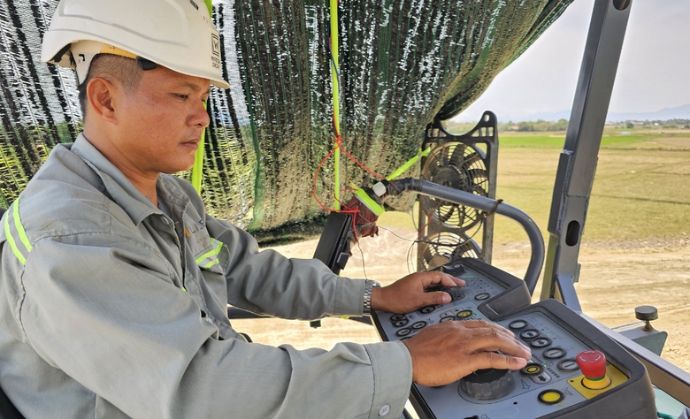 Nh&agrave; thầu Lizen thi c&ocirc;ng xuy&ecirc;n lễ tr&ecirc;n cao tốc V&acirc;n Phong - Nha Trang- Ảnh 5.