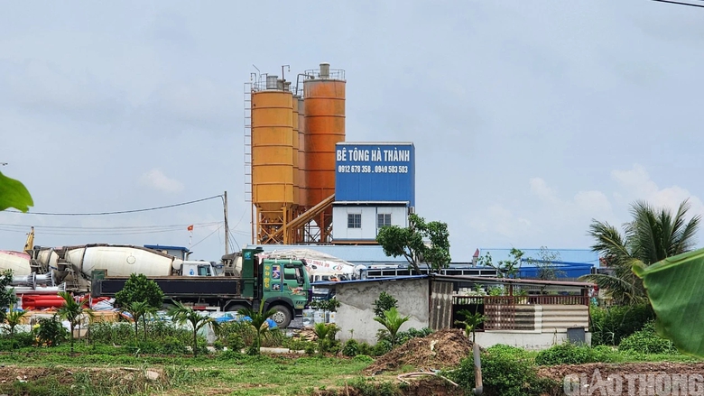 Nam Định: Trạm trộn, bến b&atilde;i tr&aacute;i ph&eacute;p bủa v&acirc;y s&ocirc;ng Ninh Cơ- Ảnh 1.