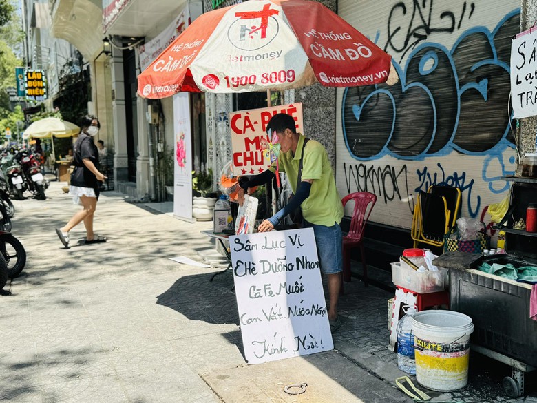 TP.HCM liên tục đôn đốc, mới có 5 quận cho thuê vỉa hè- Ảnh 2. TP.HCM liên tục đôn đốc, mới có 5 quận cho thuê vỉa hè- Ảnh 2.