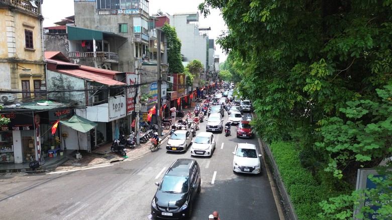 Hà Nội nghiên cứu nhiều phương án mở rộng đường Láng- Ảnh 2. Hà Nội nghiên cứu nhiều phương án mở rộng đường Láng- Ảnh 2.