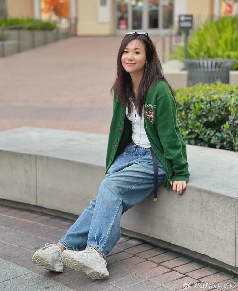 Đại hoa đ&aacute;n Từ Tịnh L&ocirc;i trẻ trung ở tuổi 50, gi&atilde; từ l&agrave;ng giải tr&iacute;- Ảnh 1.