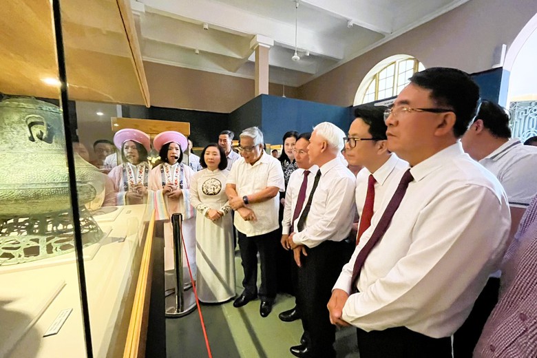 Hải Ph&ograve;ng ra mắt c&ocirc;ng ch&uacute;ng bộ bảo vật quốc gia - sưu tập An Bi&ecirc;n
- Ảnh 2.