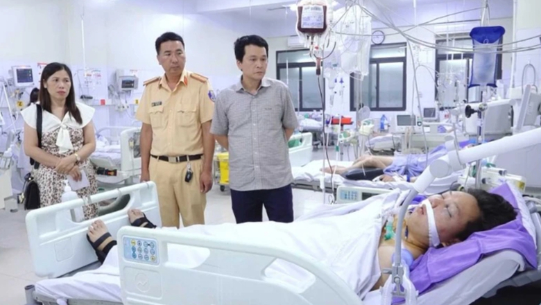 Tự đ&acirc;m v&agrave;o dải ph&acirc;n c&aacute;ch, hai học sinh lớp 10 đi xe m&aacute;y thương vong- Ảnh 1.