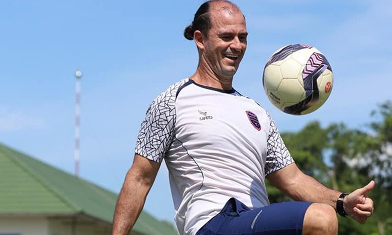 Sao nhập tịch từng v&ocirc; địch V-League bất ngờ gia nhập đội b&oacute;ng trẻ Việt Nam ở tuổi 43- Ảnh 1.