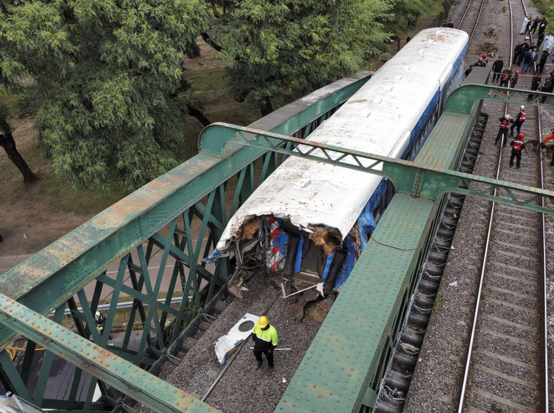 Cận cảnh vụ va chạm tàu nghiêm trọng khiến ít nhất 60 người bị thương- Ảnh 5. Cận cảnh vụ va chạm tàu nghiêm trọng khiến ít nhất 60 người bị thương- Ảnh 5.