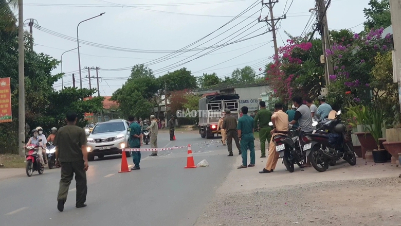 Xe m&aacute;y va chạm xe tải, 2 thanh ni&ecirc;n tử vong tại chỗ- Ảnh 2.