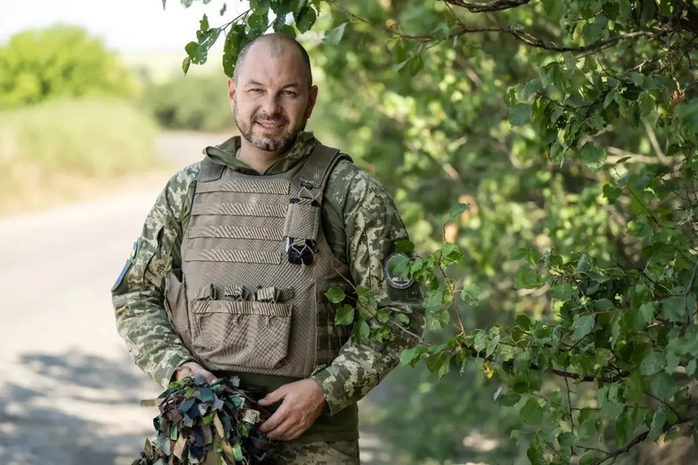 Người ph&aacute;t ng&ocirc;n Bộ Quốc ph&ograve;ng Ukraine Dmitry Lazutkin cho biết to&agrave;n bộ đất nước Ukraine phải hy sinh v&agrave; qu&ecirc;n đi cuộc sống y&ecirc;n b&igrave;nh để đ&aacute;nh bại kẻ th&ugrave;. (Ảnh: Kyiv Independent)