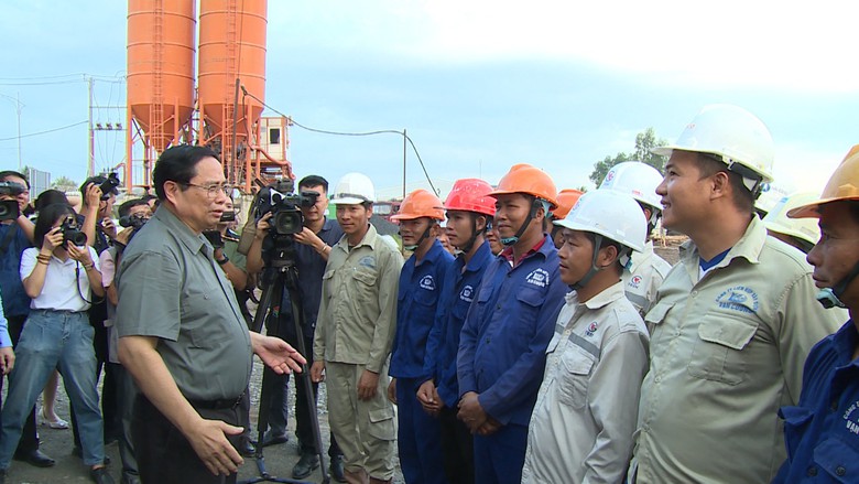 Thủ tướng y&ecirc;u cầu sớm gỡ kh&oacute; mặt bằng, vật liệu cho cao tốc trục ngang miền T&acirc;y- Ảnh 3.