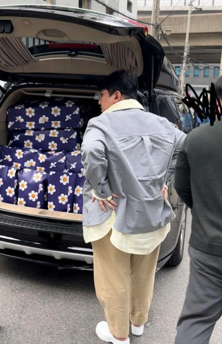 Chủ tịch Bang Si Hyuk bị tố phớt lờ NewJeans, biện minh rằng m&igrave;nh bị rối loạn khu&ocirc;n mặt- Ảnh 4.