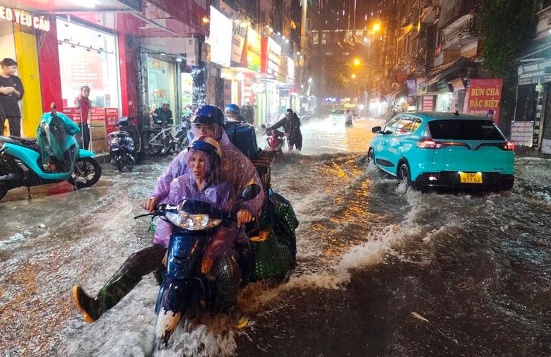 30 "điểm đen" ngập lụt khi c&oacute; mưa lớn tại H&agrave; Nội- Ảnh 1.
