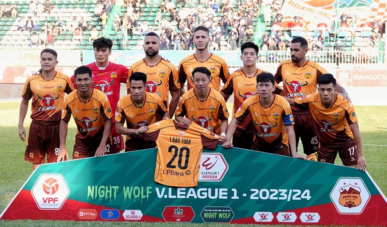 Bất bại 9 trận liên tiếp, HLV Vũ Tiến Thành nói luôn một điều khiến bầu Đức chạnh lòng- Ảnh 2. Bất bại 9 trận liên tiếp, HLV Vũ Tiến Thành nói luôn một điều khiến bầu Đức chạnh lòng- Ảnh 2.