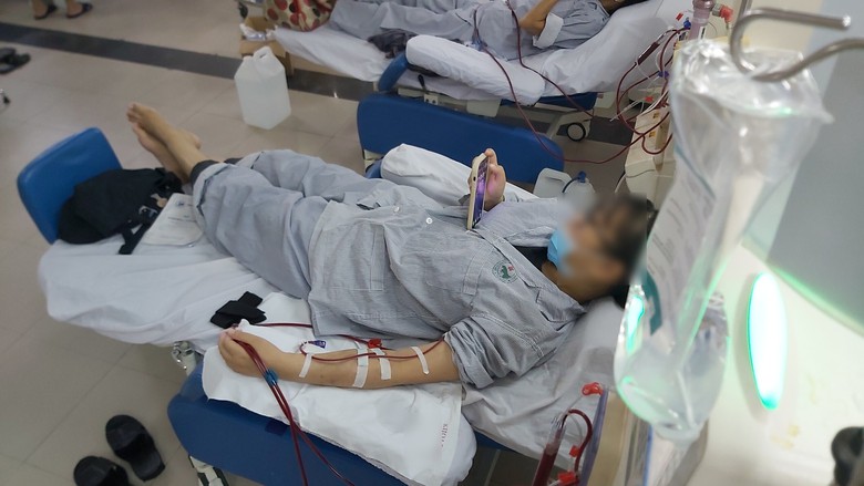 Chủ quan, nhiều người trẻ gắn cuộc đời với m&aacute;y chạy thận- Ảnh 1.