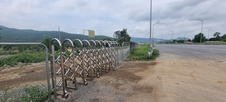 C&ocirc;ng an x&aacute;c minh việc nhiều xe chở đất ph&aacute; r&agrave;o v&agrave;o cao tốc Mai Sơn - Quốc lộ 45- Ảnh 5.